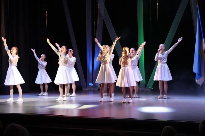 photo_5334663404330879845_y