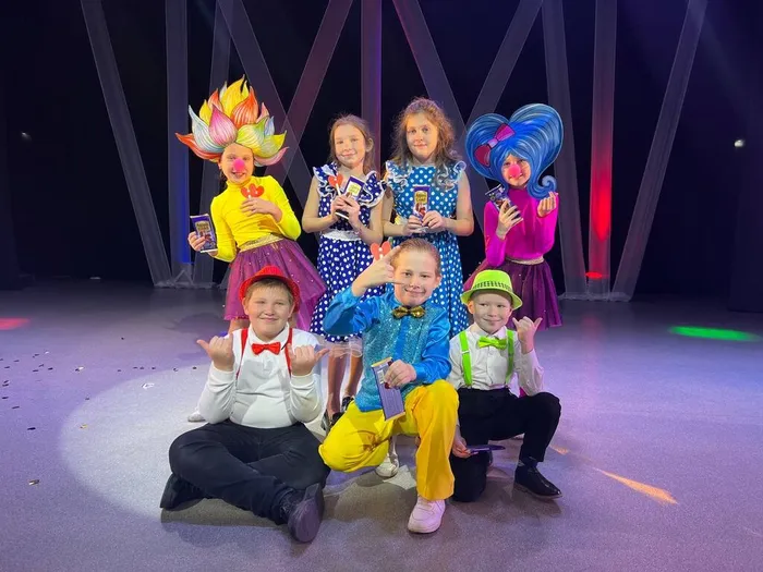 photo_5287571656320683495_y