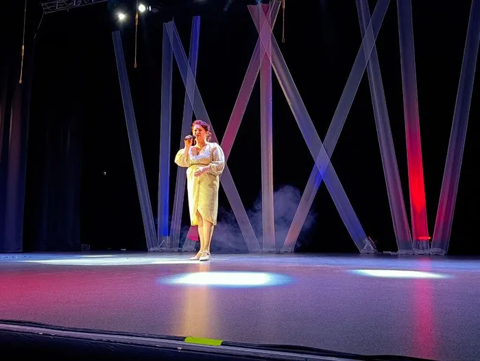 photo_5287383175975865994_y