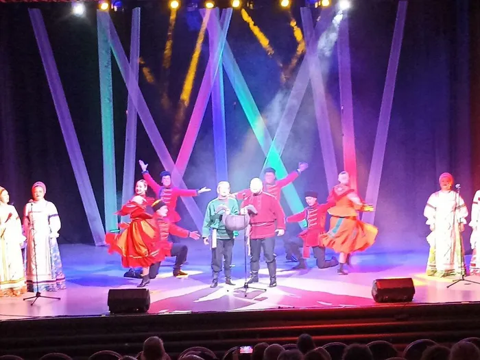 photo_5280782884983737484_y