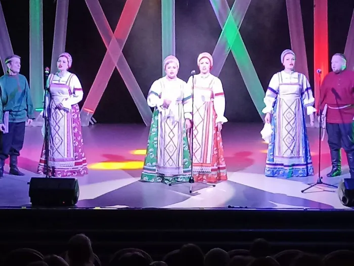 photo_5280782884983737483_y