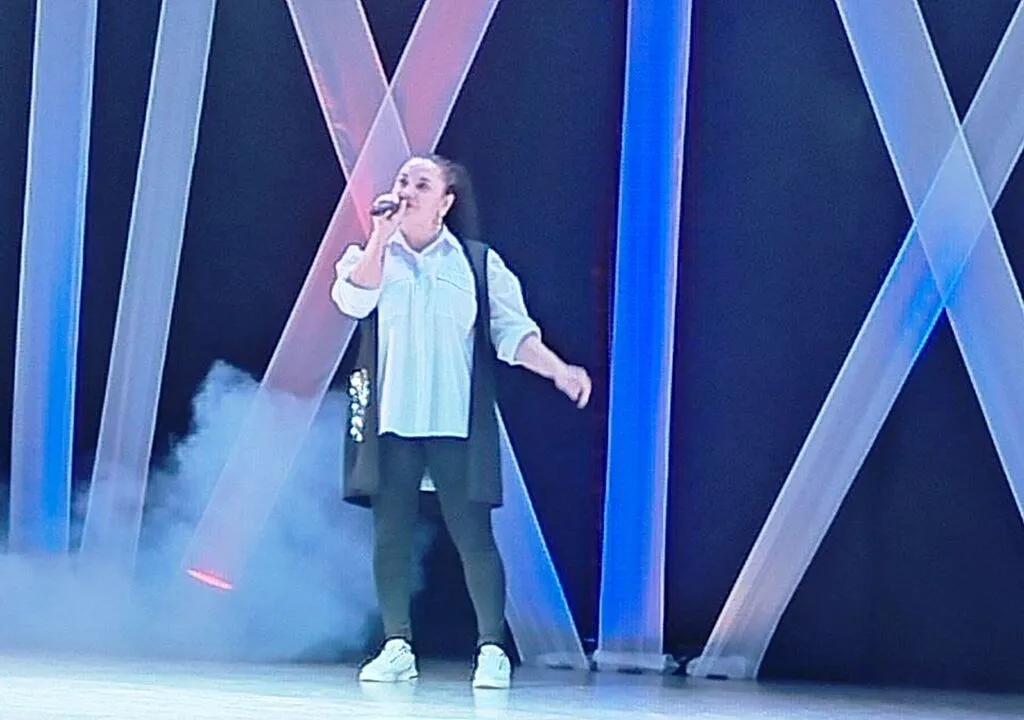 photo_5287383175975865738_y