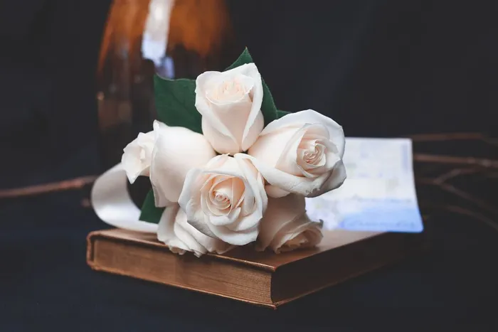 beautiful-shot-peach-rose-flower-bouquet