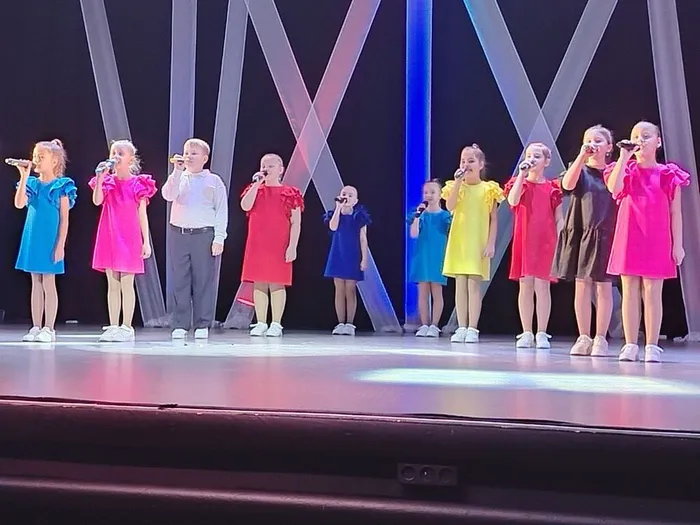 photo_5287383175975865733_y