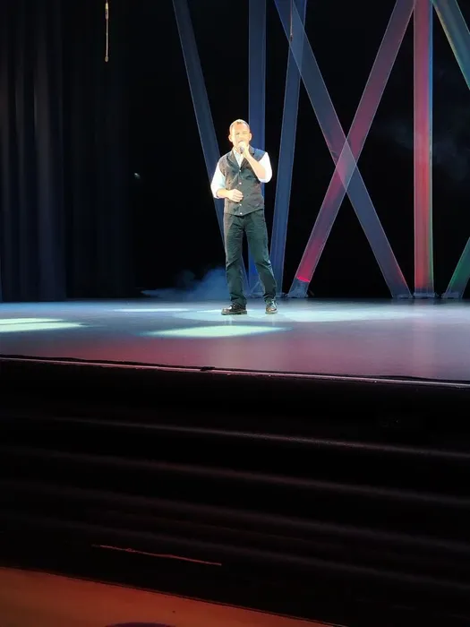 photo_5287383175975865753_y