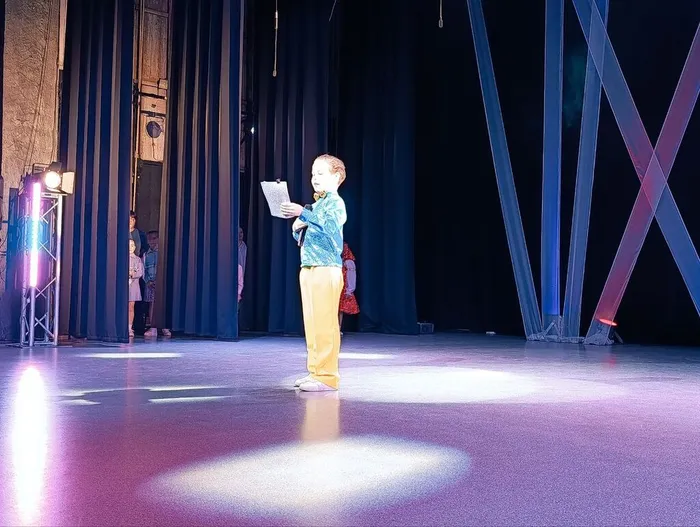 photo_5287383175975865892_y