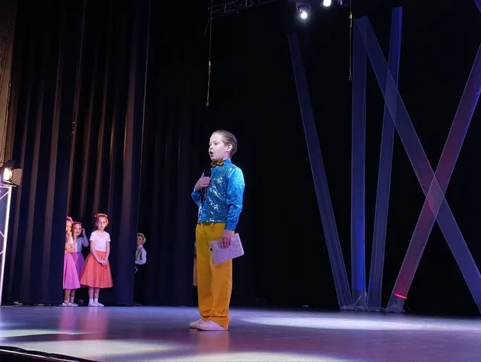 photo_5287383175975865859_y