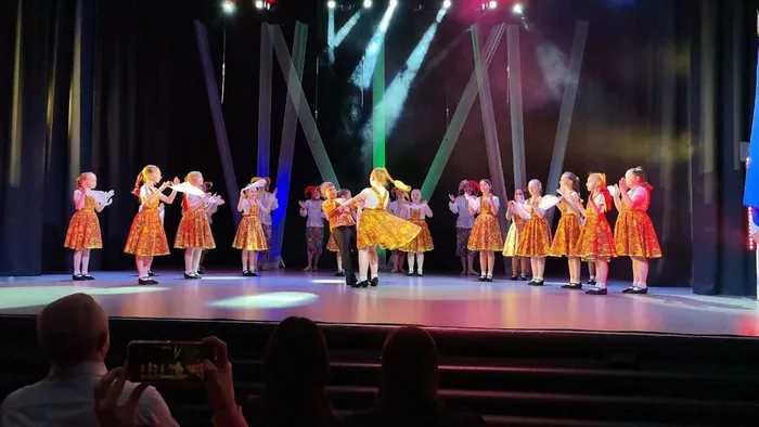 photo_5332411604517195345_y