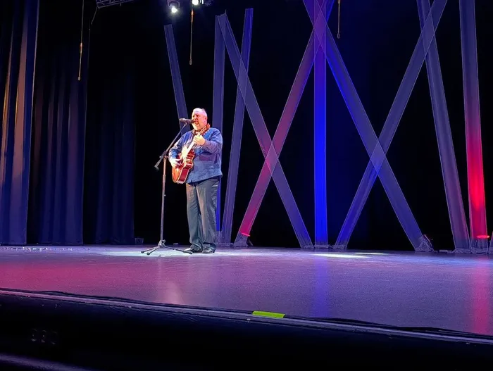 photo_5287383175975866010_y