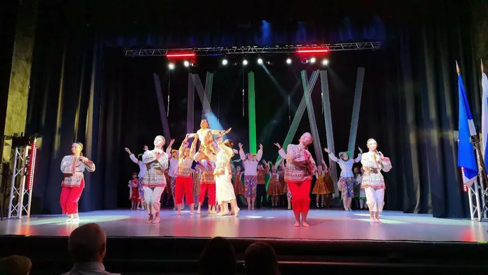 photo_5332411604517195347_y