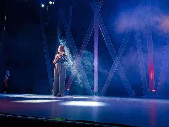 photo_5287383175975865891_y