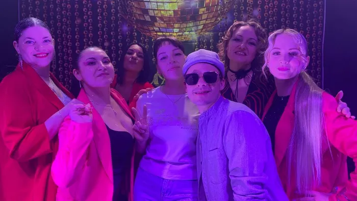 На Вечеринке Наталия, Ольга, Лилия, Катерина, Родион, Марина и Ирина