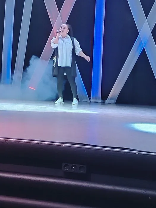 photo_5287383175975865738_y