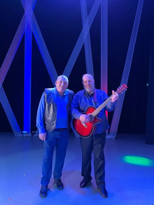 photo_5287383175975866227_y