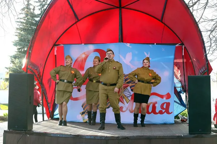 Танцуем Даниил Боков, Наталия Ворончихина, Марина Якурнова, Татьяна Бутакова.