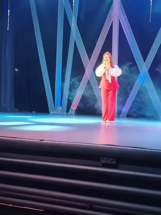 photo_5287383175975865751_y