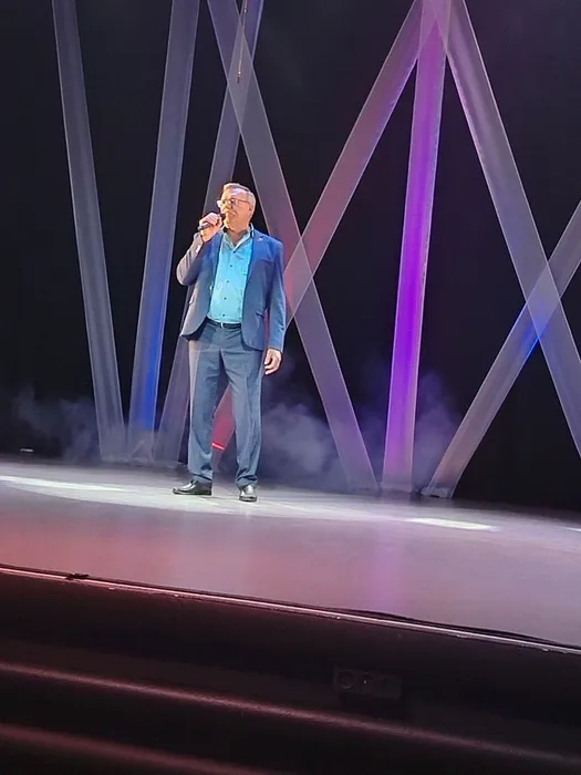 photo_5287383175975865750_y