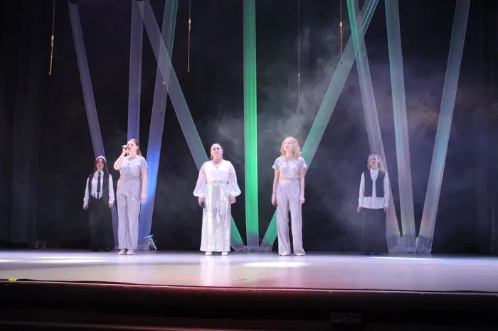 photo_5334663404330879869_y