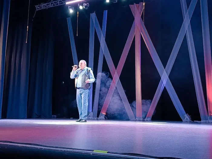 photo_5287383175975865938_y